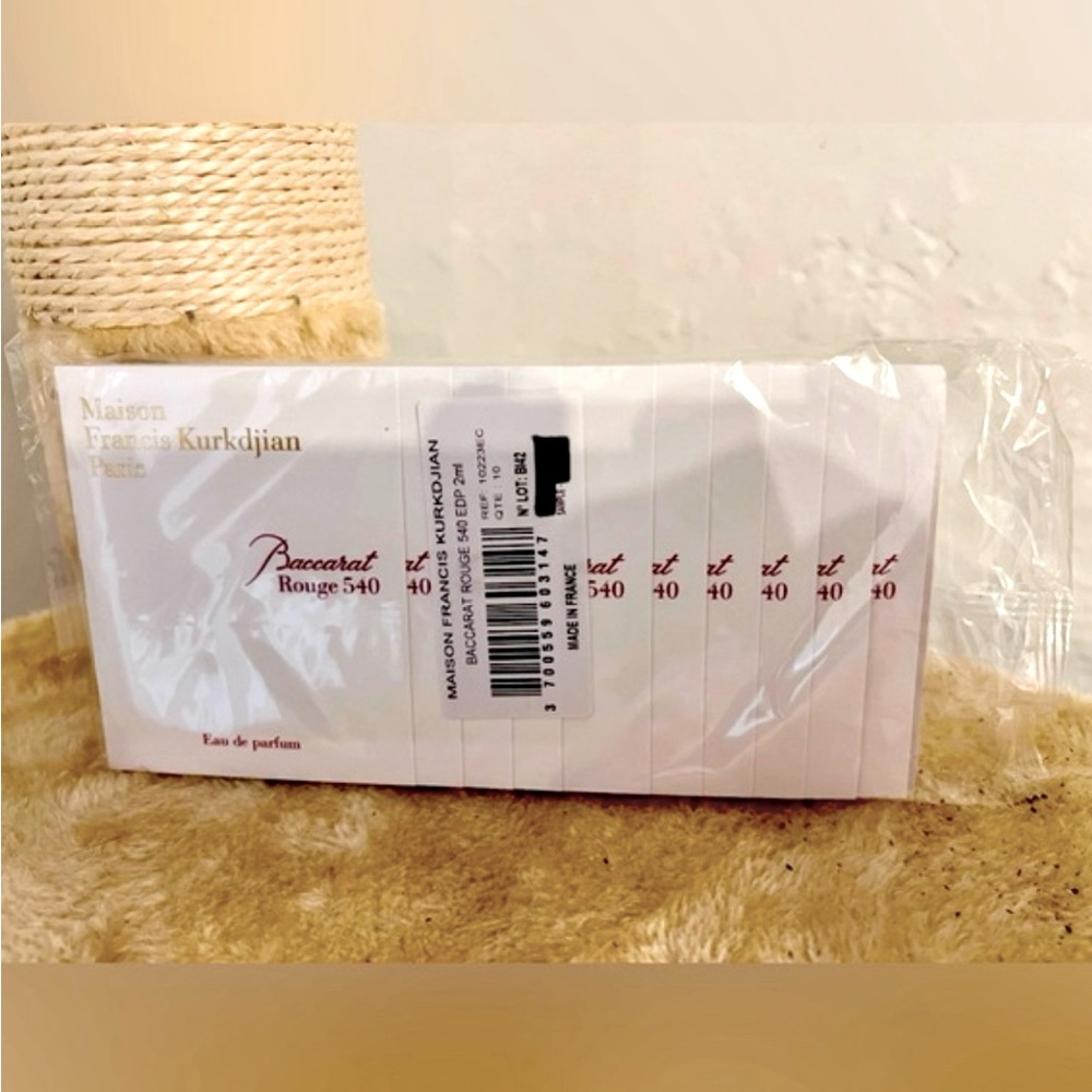 BACCARAT ROUGE 540 NWT -10 pack of 2ml sample bottles w sleeves.